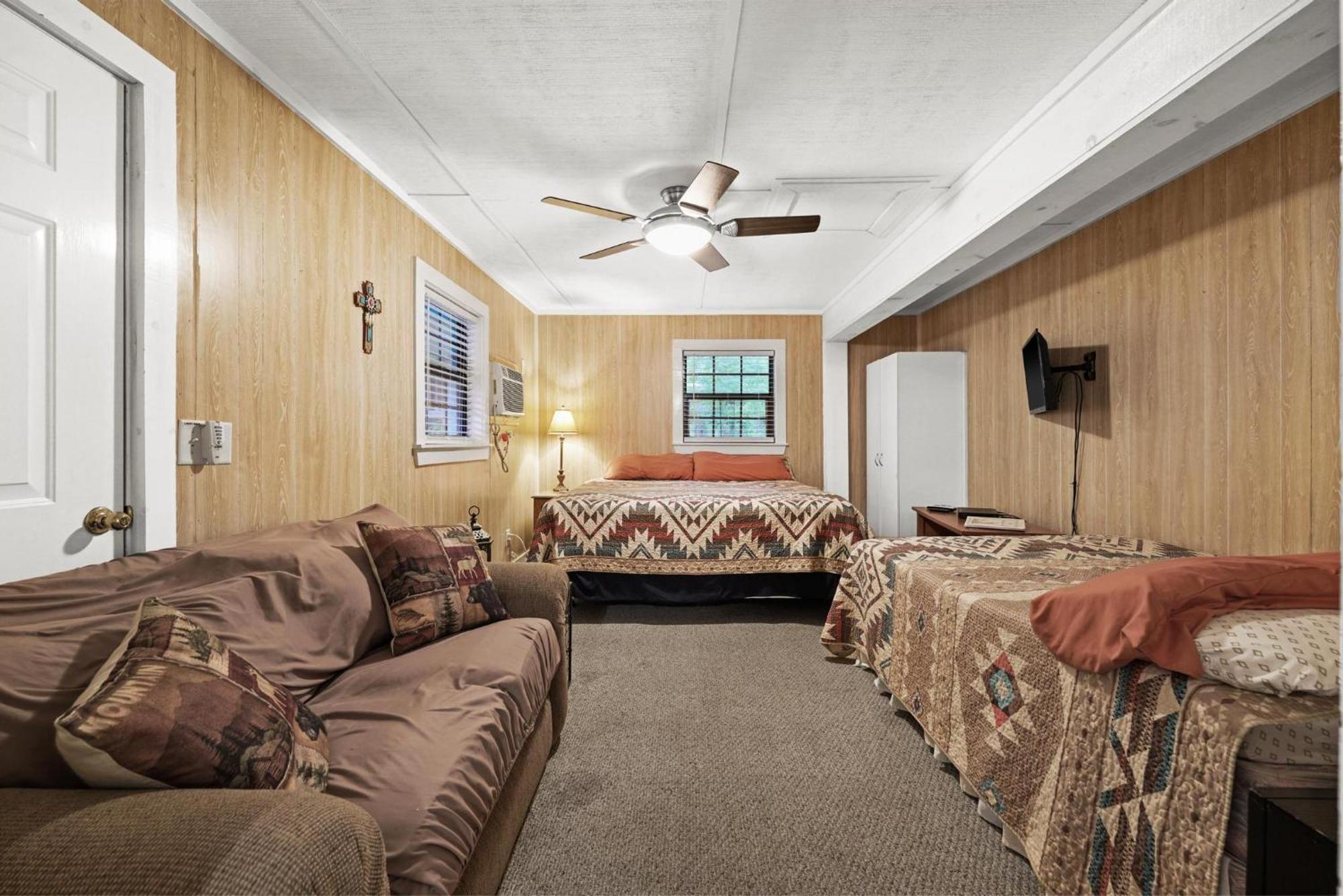 Cascades Inn Tiger Luaran gambar
