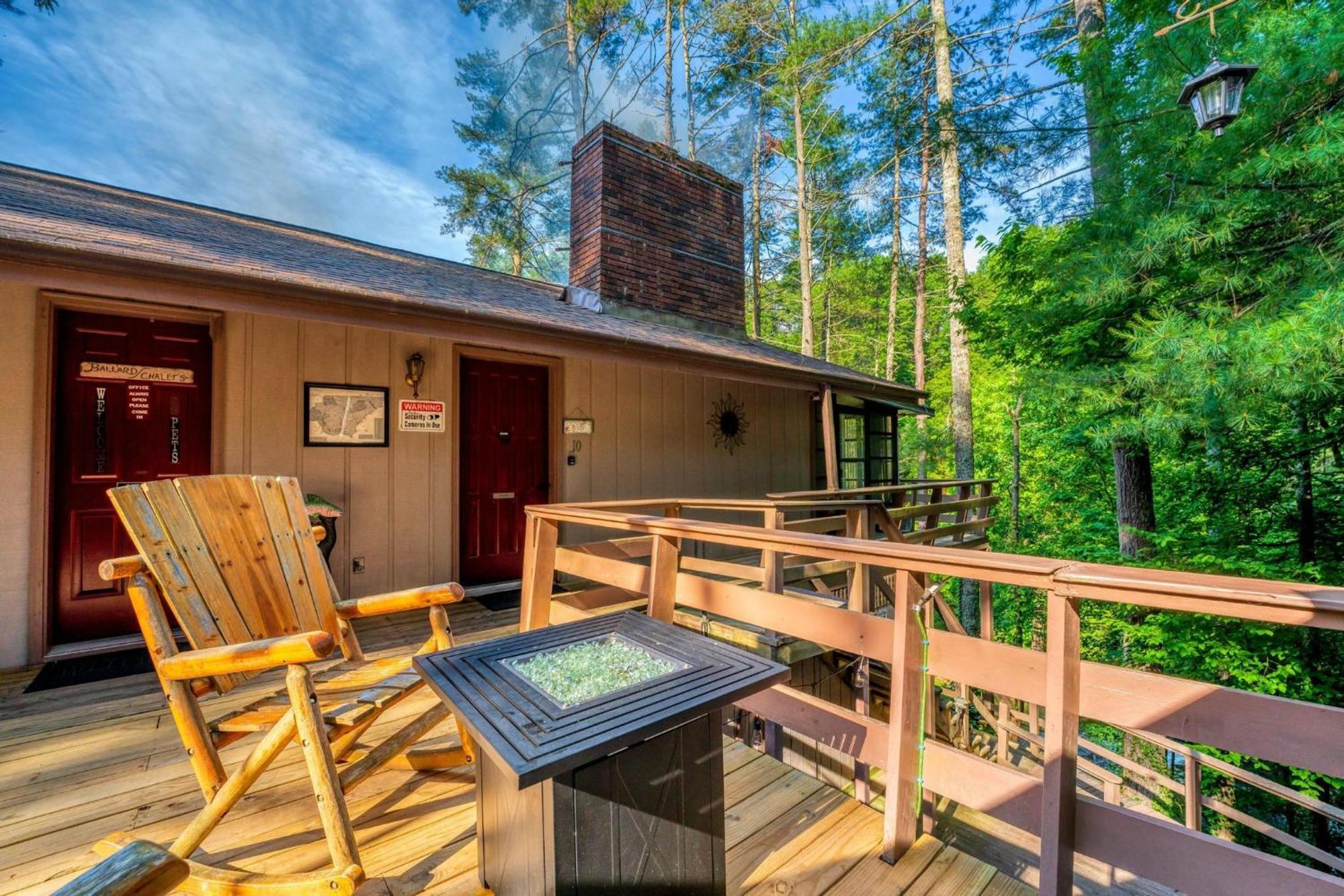 Cascades Inn Tiger Luaran gambar