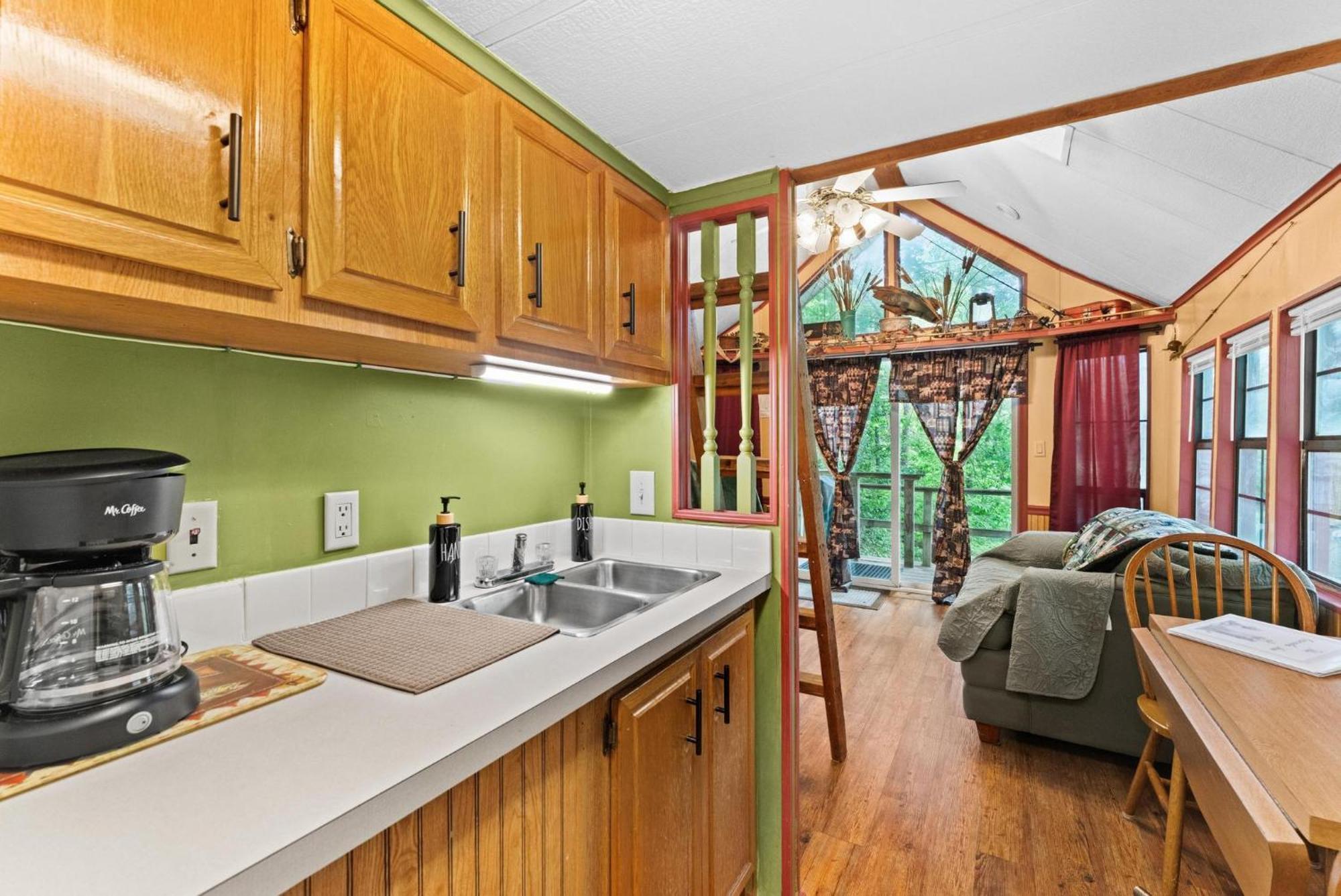 Cascades Inn Tiger Luaran gambar